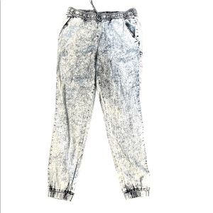 Forever 21 woman’s jogger pants (not jeans) size Large
